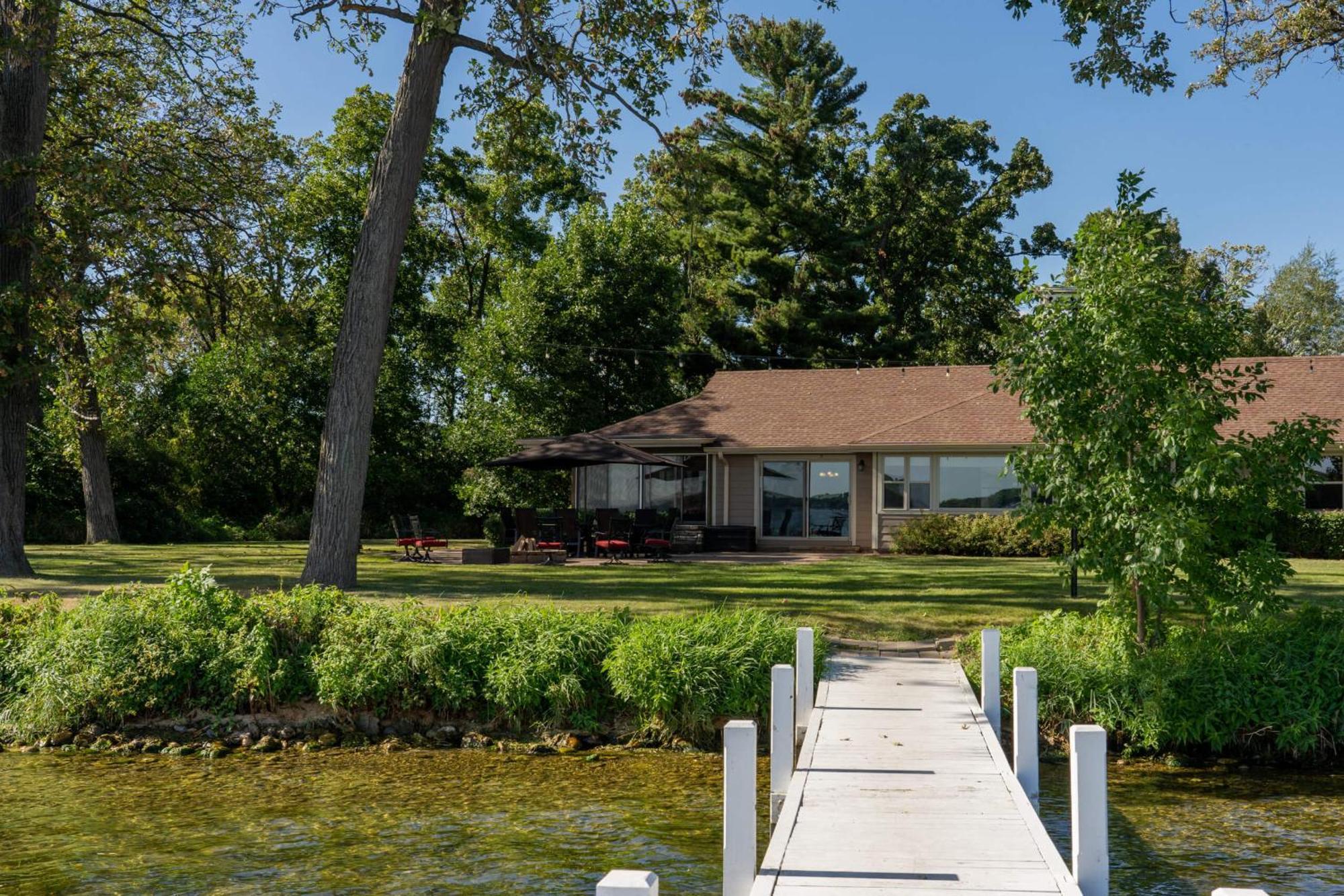 Lake House Villa Delavan Exterior photo