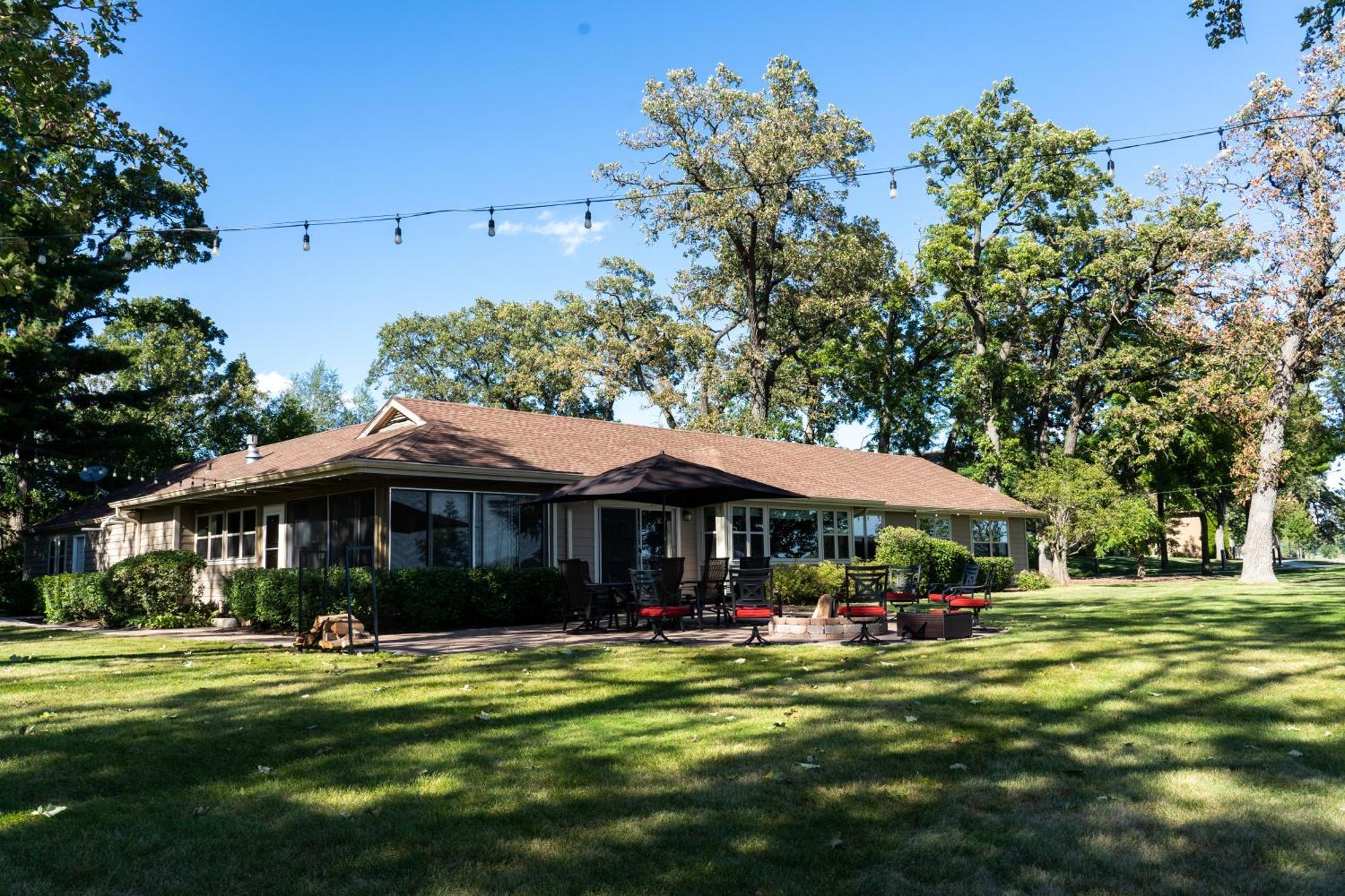 Lake House Villa Delavan Exterior photo